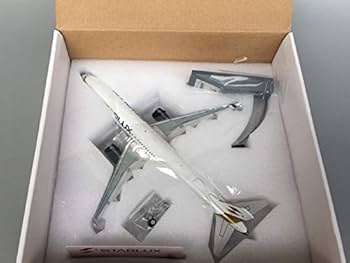 Amazon.com: Aviation STARLUX Airbus A321 NEO B-58201 1/200